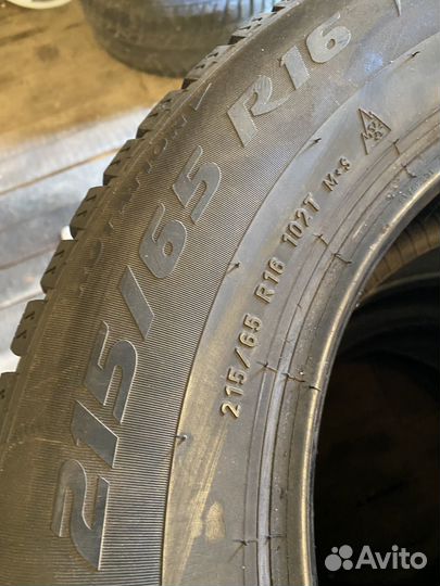 Pirelli Ice Zero 215/65 R16