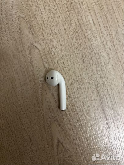 Правый беспроводной наушник airpods