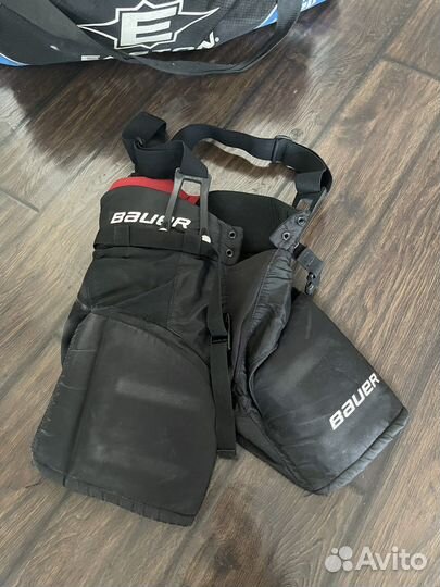 Хоккейный нагрудник, шорты, шлем, краги