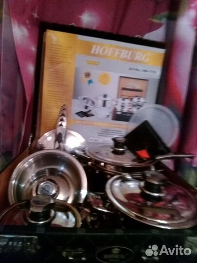 Подарочный набор с посудой в чемодане