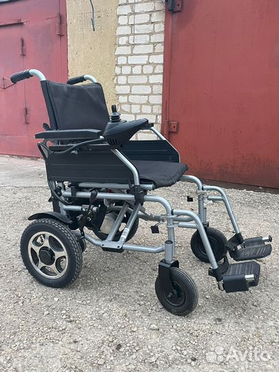 Инвалидная коляска с электроприводом