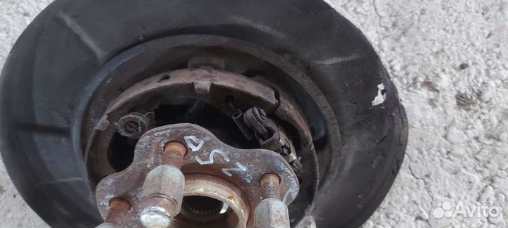 Цапфа задняя левая Nissan Murano