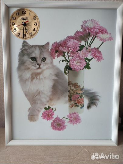 Часы с картиной в рамке