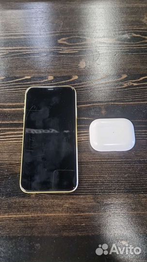 Телефон iPhone 11