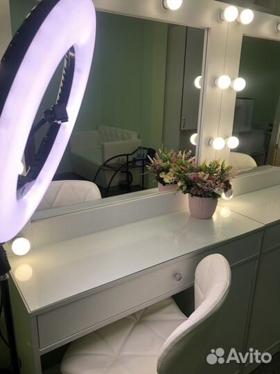 Рабочее место бровисту/визажисту/по прическам