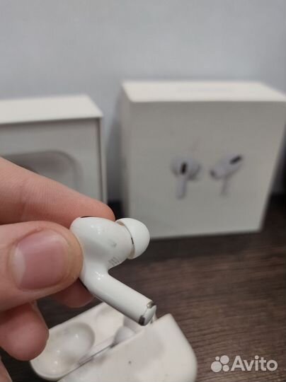Беспроводные наушники apple airpods pro левый