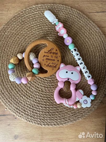 Именные держатели для пустышек