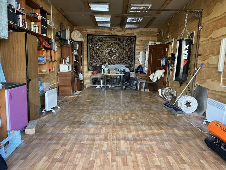 Гараж, > 30 м²