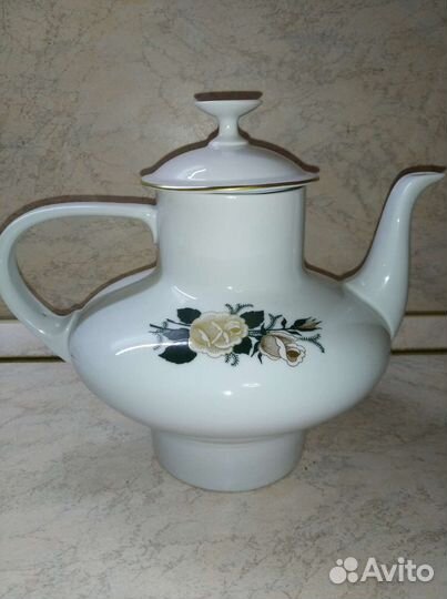Большой фарфоровый чайник ГДР