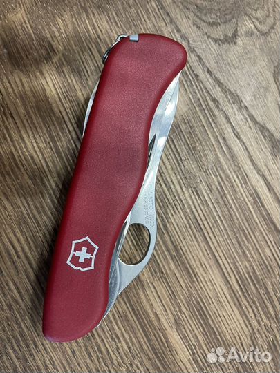 Нож victorinox Locksmith 0.8493.M red новый