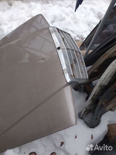 Капот на мерседес 124