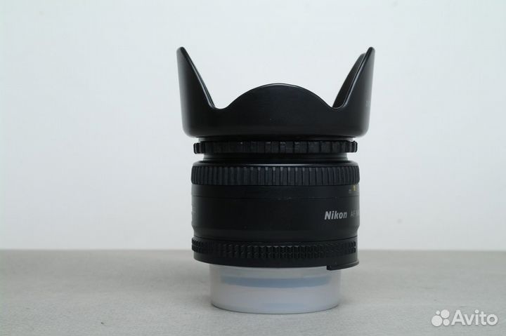 Объектив Nikon 50mm f/1.8 D