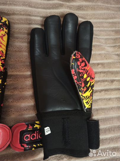 Вратарские перчатки