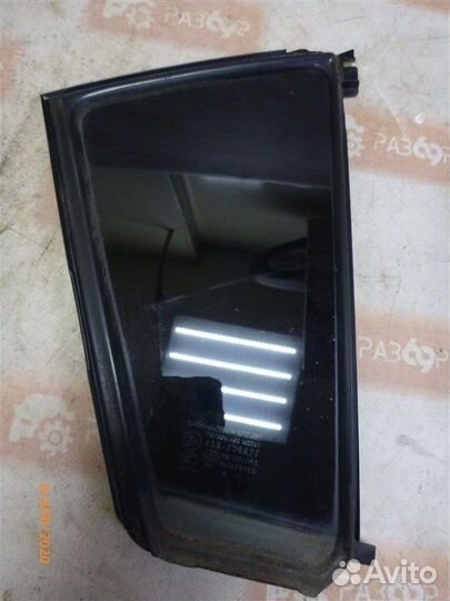 Стекло двери заднее правое Mazda Mazda3 BK Z6 2008