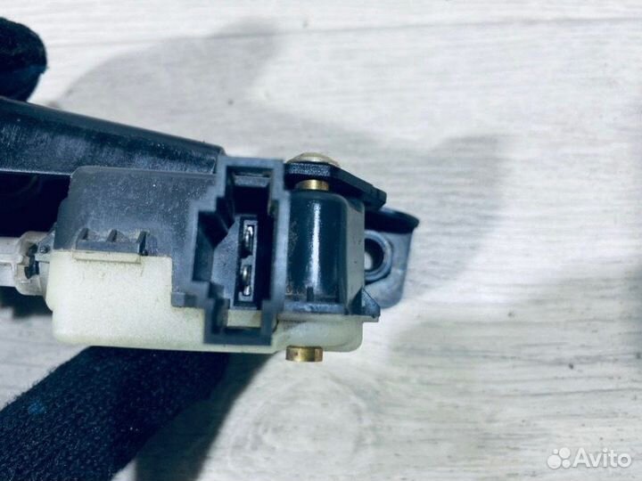 Замок двери багажника левый Land Rover Range Rover