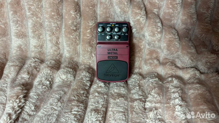 Комбоусилитель и педаль