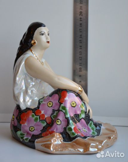 Дулево.Статуэтка фарфоровая Цыганка. Собор