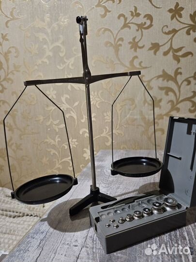 Весы с комплектом гирек