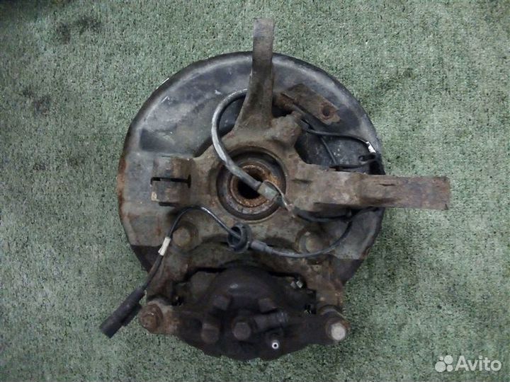 Ступица (кулак, цапфа) передняя левая Mitsubishi