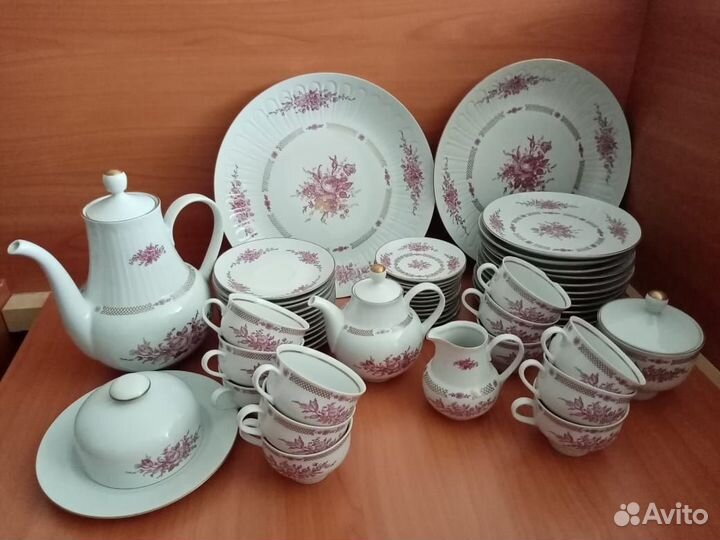Кофейно- чайный сервиз на 12 персон