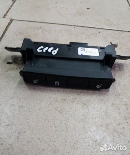 Кнопки подогрева сидений Kia Ceed 2 JD