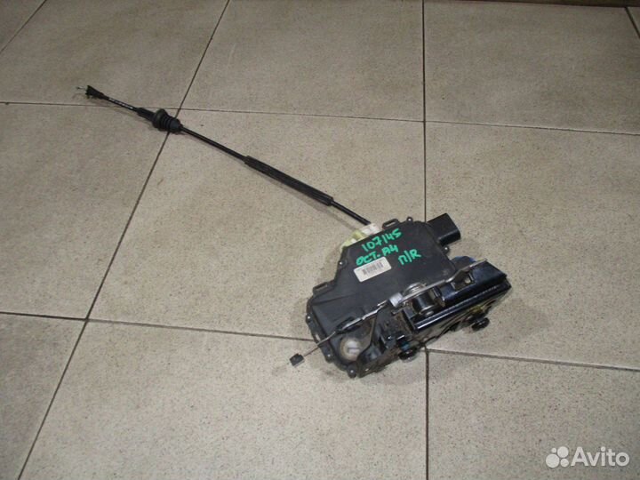 Замок двери передней правой Skoda Octavia 1 (1U)