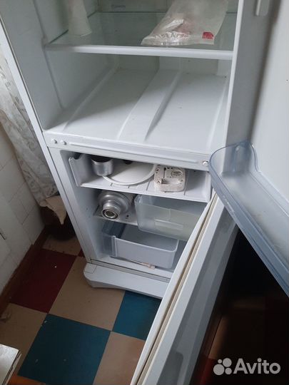 Холодильник indesit