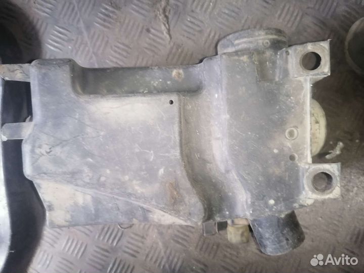 Корпус воздушного фильтра Volkswagen Passat b3