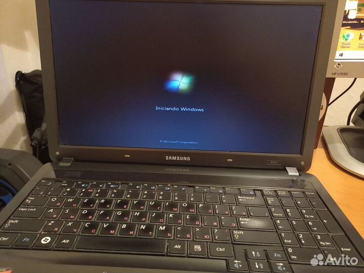 Ноутбук SamsungR525