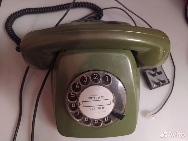 Старый стационарный телефон