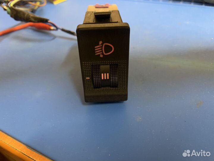 Кнопка корректора фар Ауди 100/A6 С4