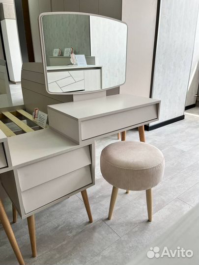 Трюмо с зеркалом афина (новое)