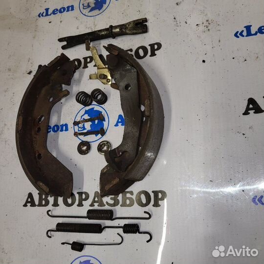 Тормозной механизм ручника правый Hyundai Accent 3