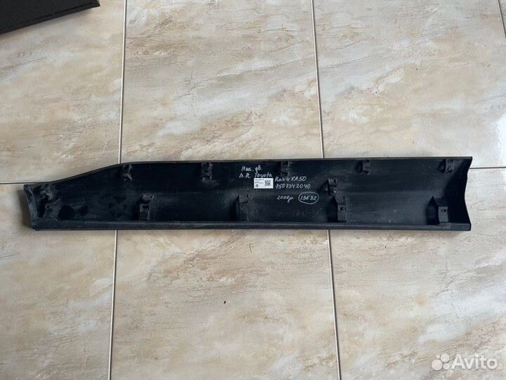 Накладка двери передняя правая Toyota Rav 4 Xa 50