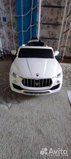 Детский электромобиль в хорошем состоянии