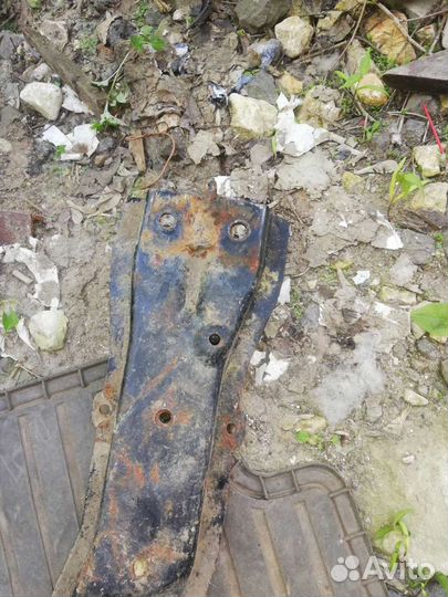 Подрамник передний Митсубиси Лансер 9