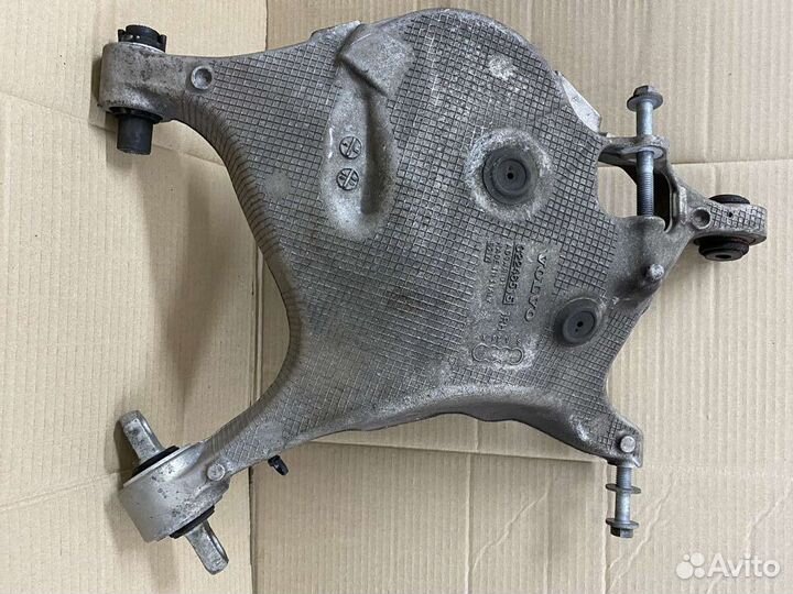 Вольво XC90 2015+ рычаг задней подвески правый