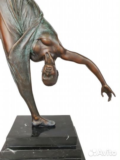 Бронзовая статуэтка 