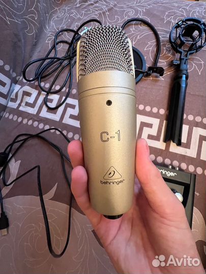 Комплект behringer c-1, behringer um2 и тд