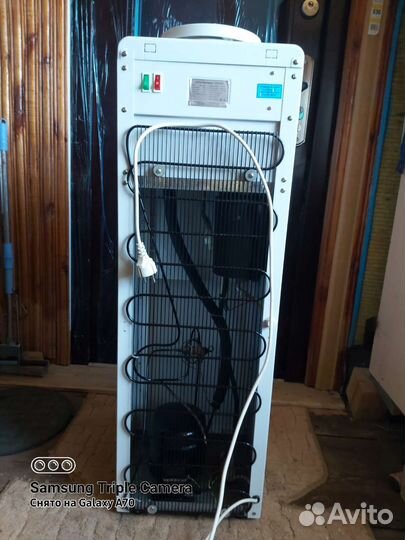 Кулер для воды напольный