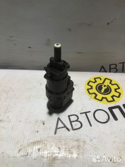 Датчик включения стоп-сигнала Ford Focus 2 sida