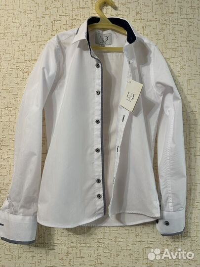 Новая школьная рубашка для мальчика