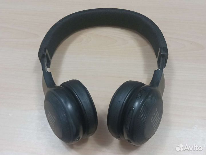 Наушники JBL E45B. торг уместен