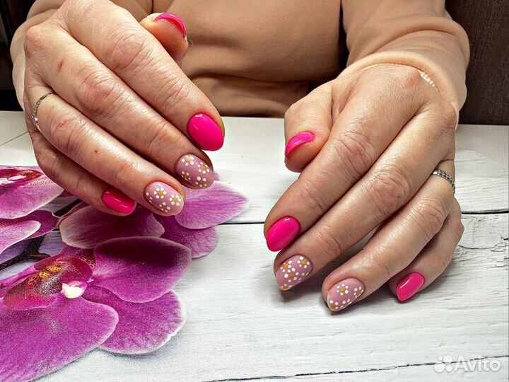 Наращивание ногтей, Педикюр