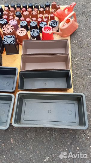 Горшки,ящички и леечки для цветов б.у