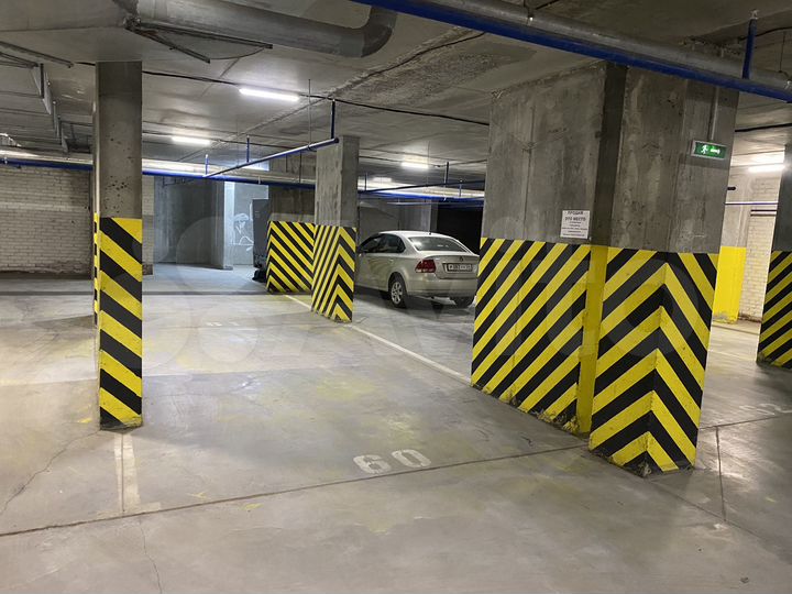 Машиноместо, > 30 м²