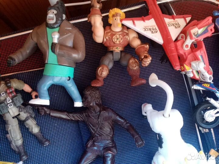 Клоун и игрушки