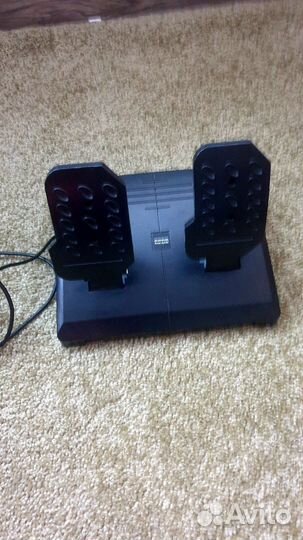 Игровой руль с педалями