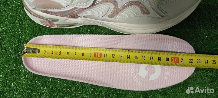 Кроссовки для девочки 35 размер новые