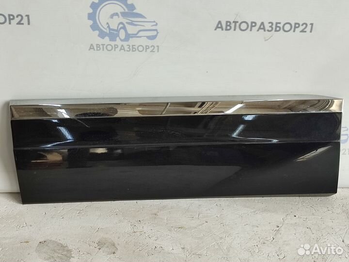 Накладка двери задней левой на Volkswagen Touareg
